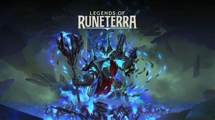 What do the different vault levels reward you with in Legends of Runeterra?