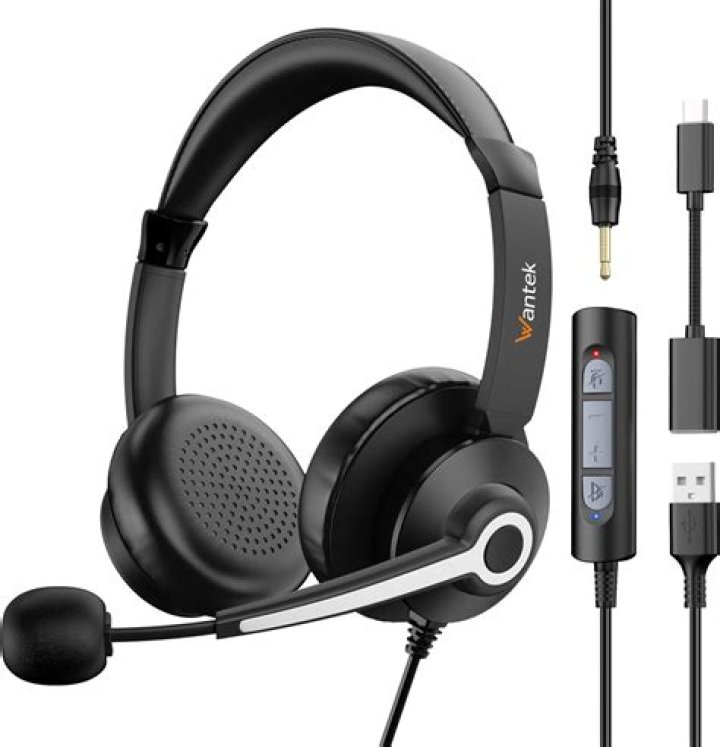 Why can't I hear voice chat in my headset?